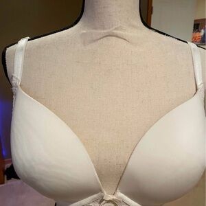 Victoria's Secret White Full Coverage Bra with Smooth Molded Cups